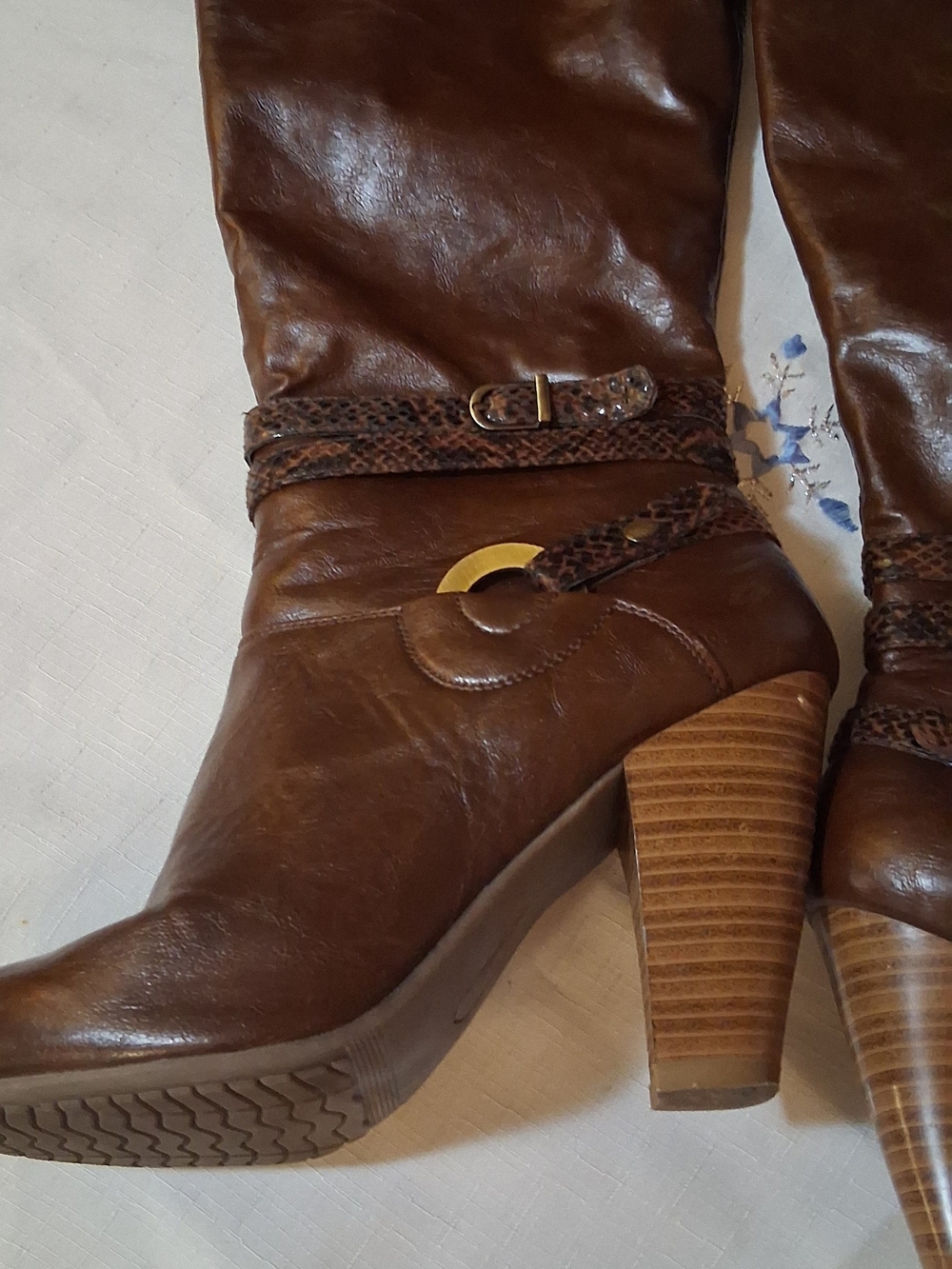 Bass Brown Leather Heeled Boots with Wrap Strap and Gold Accent 10 260899